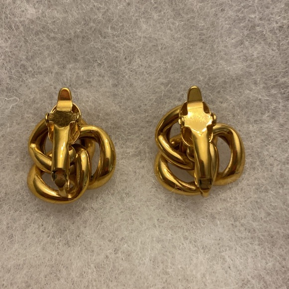 Vintage Gold Tone Love Knot Clip on Earrings - Picture 2 of 3
